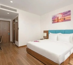 Двухместный номер Deluxe с балконом (двуспальная кровать) в Gold Plaza Hotel Da Nang