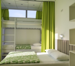 Четырехместный номер со своим сан. узлом в Sunny Sochi Hostel
