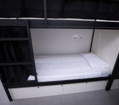 Кровать в общем номере в Hostel MYD La Latina