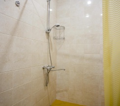 Номер улучшенный с 1 двуспальной кроватью и диваном в Базис-М