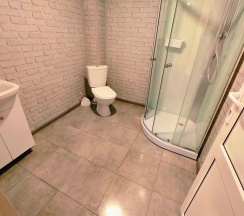 Номер комфорт улучшенный с 2 односпальными и 1 двуспальной кроватью в Гравитация