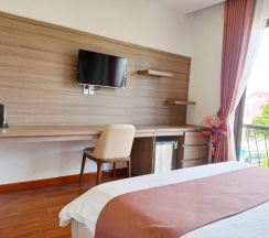 Двухместный номер Standard с видом на горы двуспальная кровать в Amia Hotel