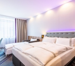 Двухместный номер Standard двуспальная кровать в Premier Inn Frankfurt City Centre