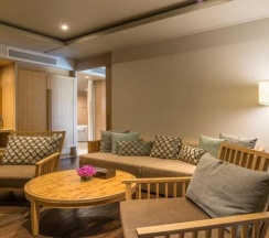 Клубный люкс Premium с балконом и с красивым видом из окна в Отель Dusit Thani Krabi Beach Resort