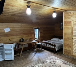 Двухместное шале Classic с красивым видом из окна двуспальная кровать в Forest house resort