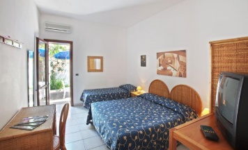 Четырёхместный номер Standard в Hotel Solara