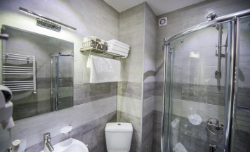 Двухместный номер Standard с балконом двуспальная кровать в Отель Tbilisi Inn
