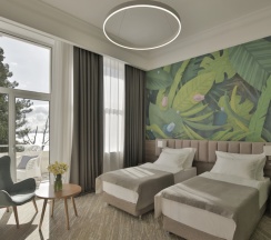 Номер Комфорт с балконом и с видом на море двуспальная кровать в Garden Resort