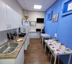 Кровать в 12-местном общем номере в Main room