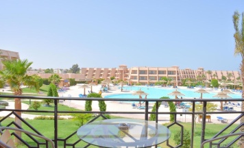 Двухместный номер Standard с видом на сад двуспальная кровать в Jasmine Palace Resort & Spa