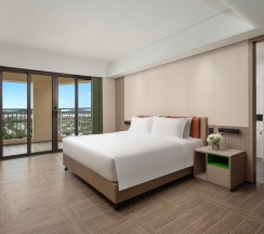 Четырёхместный люкс с 2 комнатами в Holiday Inn Resort Sanya Bay by IHG