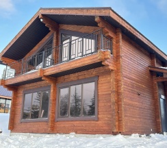 Коттедж с балконом в Lavina