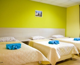 Четырехместный номер с общей ванной комнатой в Альянс