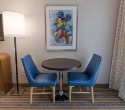 Четырёхместный номер корпус 1 с видом на город в Howard Johnson by Wyndham Anaheim Hotel and Water Playground