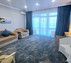 Делюкс просторный с кроватью размера "king-size" в Бригантина