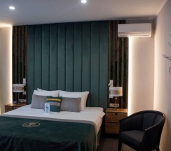 Номер улучшенный с 1 двуспальной кроватью в Green Garden Hotel