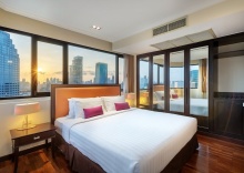 Семейный люкс с 2 комнатами в Bandara Silom Suites