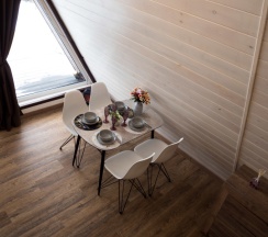 Радость в Hut house