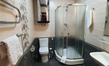 СТАНДАРТ С БОЛЬШОЙ КРОВАТЬЮ И ПАНОРАМНЫМ ОКНОМ (DBL PANORAMA 21 этаж) в Gala Hotel