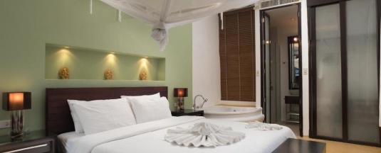 Двухместный номер Standard с видом на горы двуспальная кровать в Mandalai Hotel