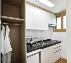 Четырёхместный номер Deluxe двуспальная кровать в Familia Hotel Jeju