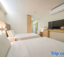 Двухместный номер Superior (2 отдельные кровати) в Hanting Hotel Shanghai Huanqiugang