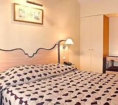 Четырёхместный номер Standard в Hôtel Suites Unic Renoir Saint Germain
