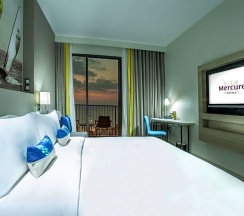 Двухместный номер Superior с видом на океан двуспальная кровать в Mercure Pattaya Ocean Resort