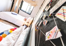 Двухместный номер Standard 2 отдельные кровати в Post Factory Bed & Breakfast Sathorn Hostel - Adults Only