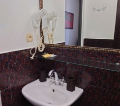 Улучшенная гостевая комната с 1 большой или 2 отдельными кроватями в На Невском