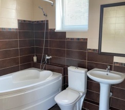 Трёхместный номер Comfort с балконом и с красивым видом из окна в Династия