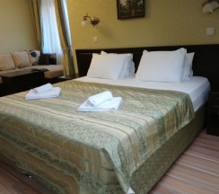 Трехместный номер , мансардного типа в Акс