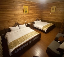 Четырёхместный номер Standard с балконом в Zen and Pine Resort