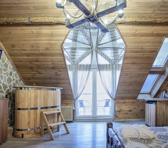 Двухместный люкс с балконом и с видом на море двуспальная кровать в Exclusive Hotel&Apartments