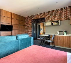 Номер-студио с видом на бассейн в Брют