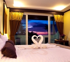 Двухместный номер Deluxe с видом на море двуспальная кровать в Baan Sailom Resort