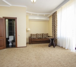 Люкс с балконом и с красивым видом из окна в Luxury house