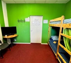 Кровать в общем 6-местном номере для мужчин в В Питере жить