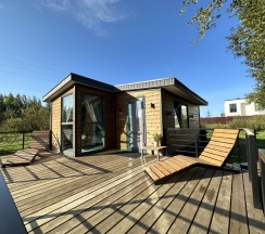 Четырёхместный коттедж с красивым видом из окна в Болото