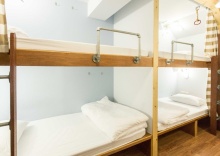 Кровать в общем номере в Barn and Bed Hostel