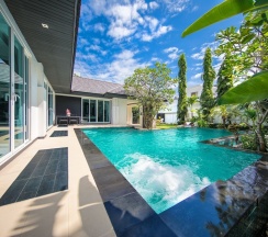 Вилла Luxury с 4 комнатами с видом на бассейн в Villas In Pattaya