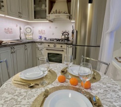 Трёхместные апартаменты с балконом и с видом на город в Квартира У метро Пушкинская