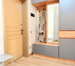 Большая квартира на Даниялова в центре города рядом с морем - это идеальный выбор для тех, кто хочет провести комфортный отпуск или деловую поездку. в Как Дома 05