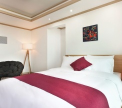 Двухместный номер Deluxe с балконом и с видом на океан двуспальная кровать в Familia Hotel Jeju