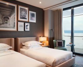 Номер  категории Resort с двумя раздельными кроватями (Twin) в Grand Karat Sochi