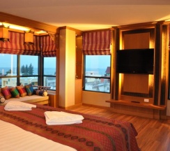 Люкс с частичным видом на море в Chalelarn Hotel