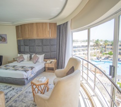 Люкс с балконом и с красивым видом из окна в Seagull Beach Resort Families & Couples Only - All Inclusive