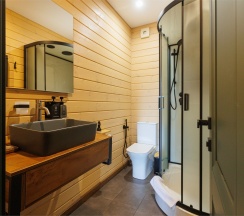 Super Лодж с 2 спальнями, баней и купелью, с видом на озеро в Пасторское озеро