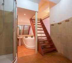 Комфорт+  4-х местный (2 двуспальные кровати или 1 двуспальная и 2 раздельные кровати) в Автодвор