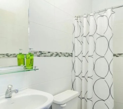 Трёхместный номер Superior в Tomo Hostel